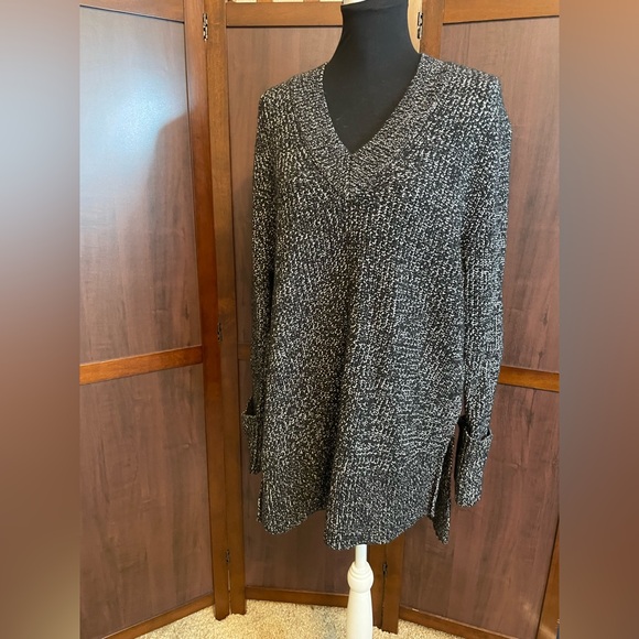 Athleta Shasta v neck sweater Black.‎ Medium - Picture 1 of 11